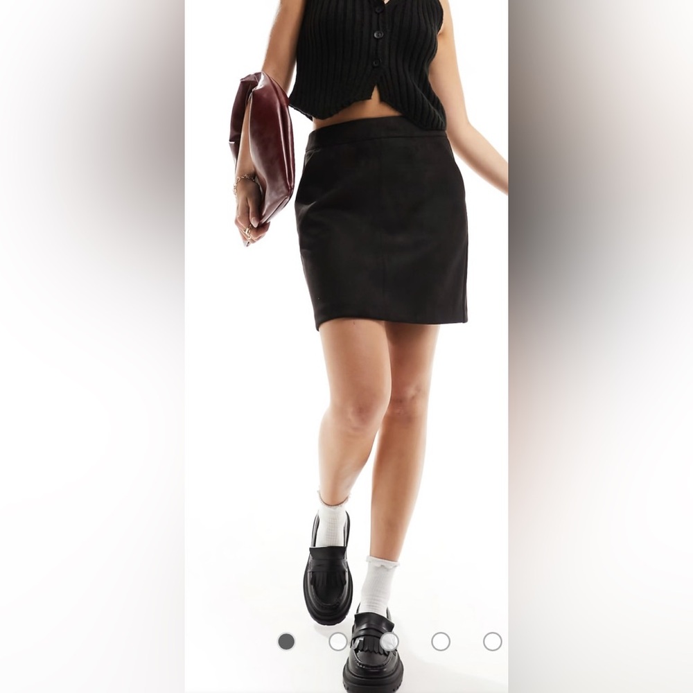 Vero Moda faux suede mini skirt in black exposed back zipper pockets size L